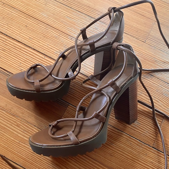 NWOB MICHEAL Micheal Kors Vero Leather Platform
Sandal in Luggage Sz 10. - Picture 4 of 12